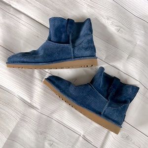 UGG WOMENS CLASSIC UNLINED MINI PERF BOOT BLUE SIZE 7 new